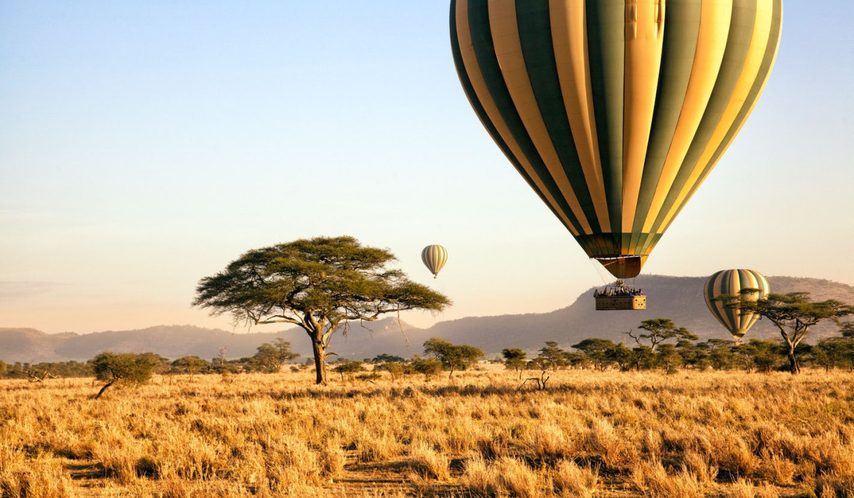 is there balloon safari in serengeti